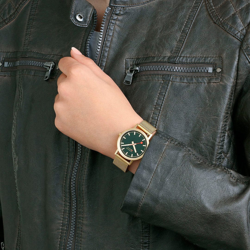 Analogue Watch - Mondaine Classic Unisex Gold Watch A660.30314.60SBM