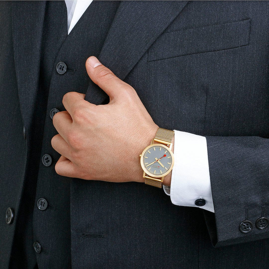 Analogue Watch - Mondaine Classic Unisex Gold Watch A660.30314.80SBM