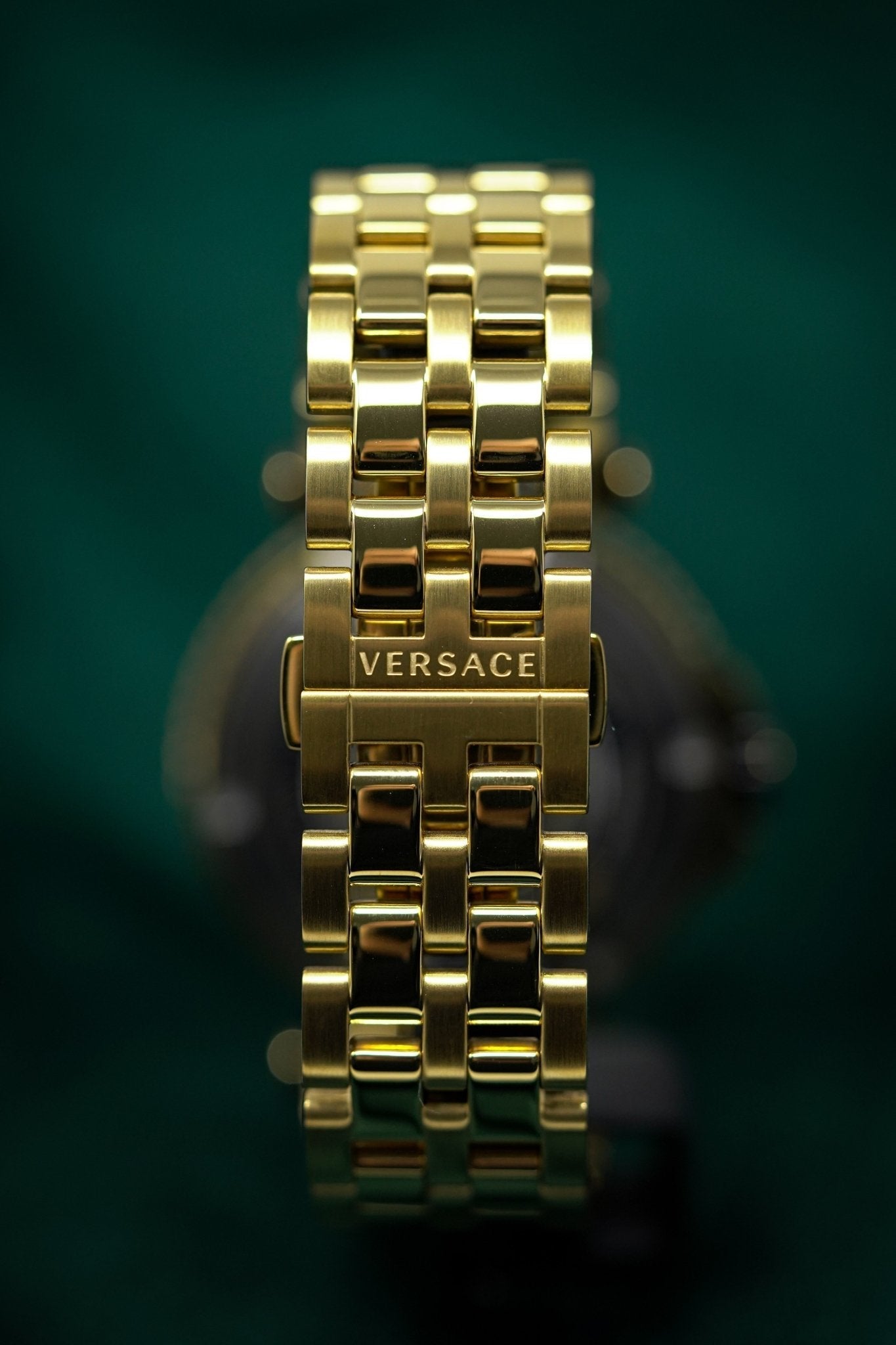 Versace V-Race Diver Gold Plated - WatchPilot
