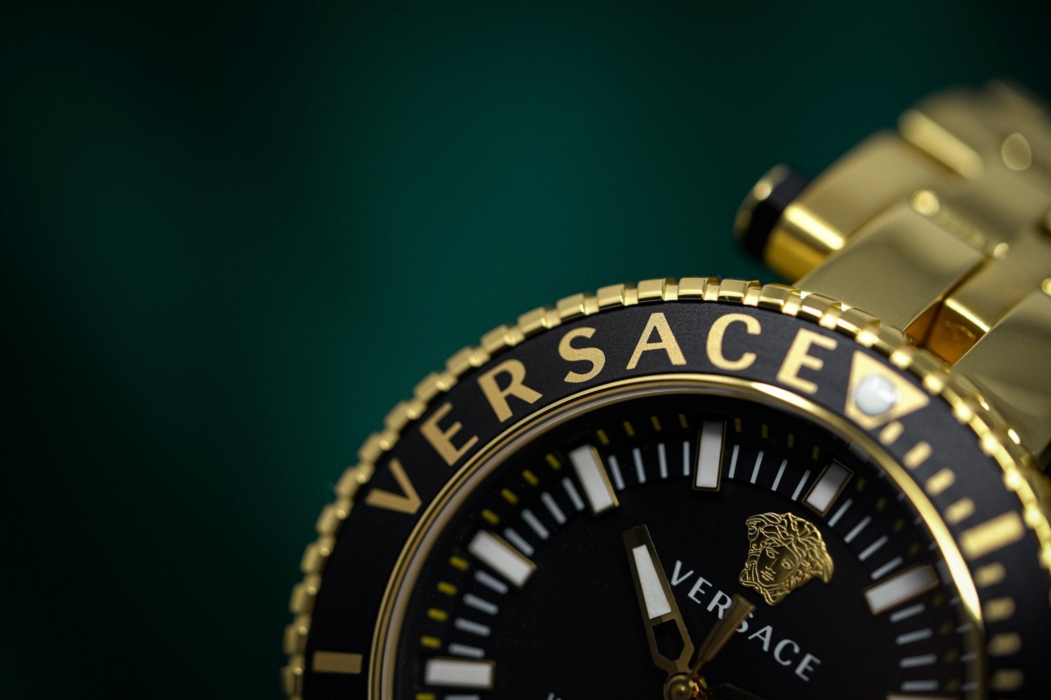 Versace V-Race Diver Gold Plated - WatchPilot